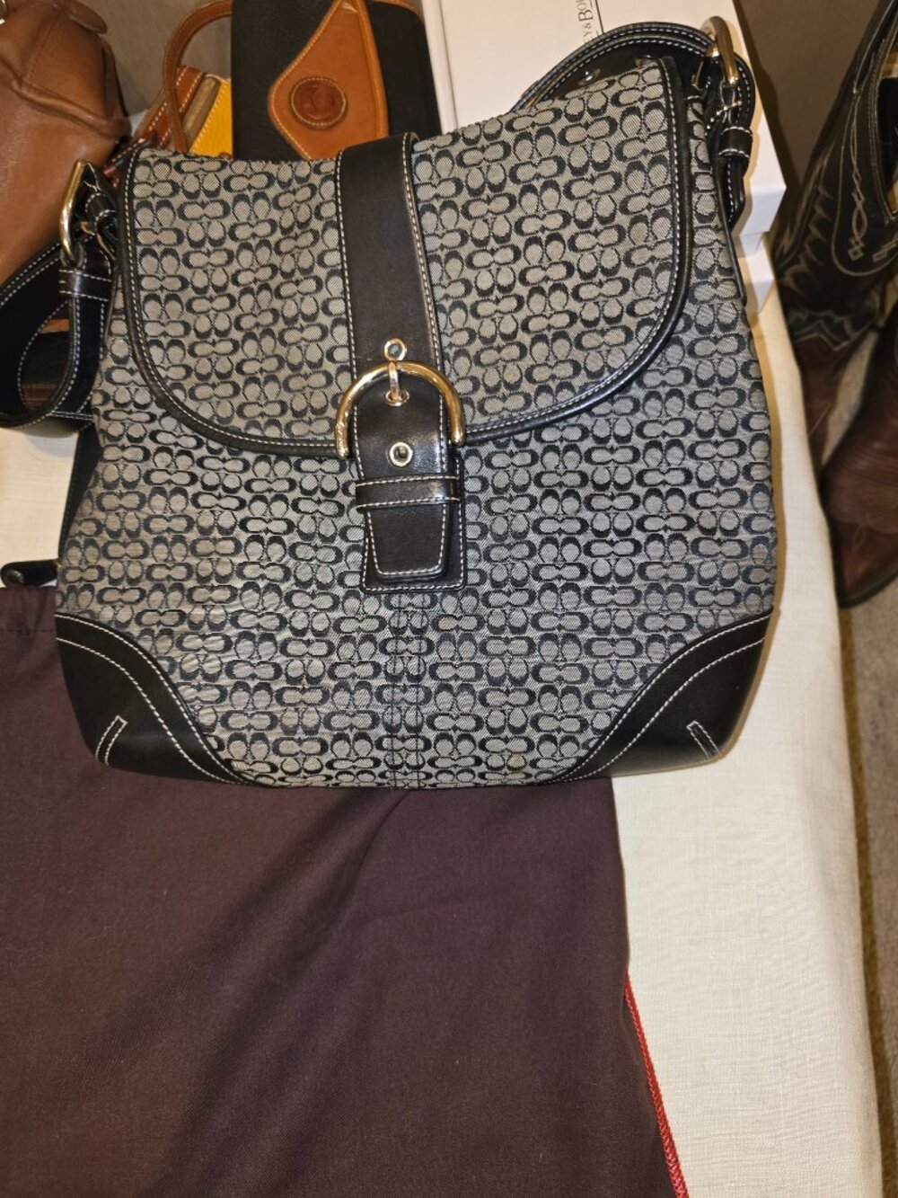 Coach shoulder bag in black